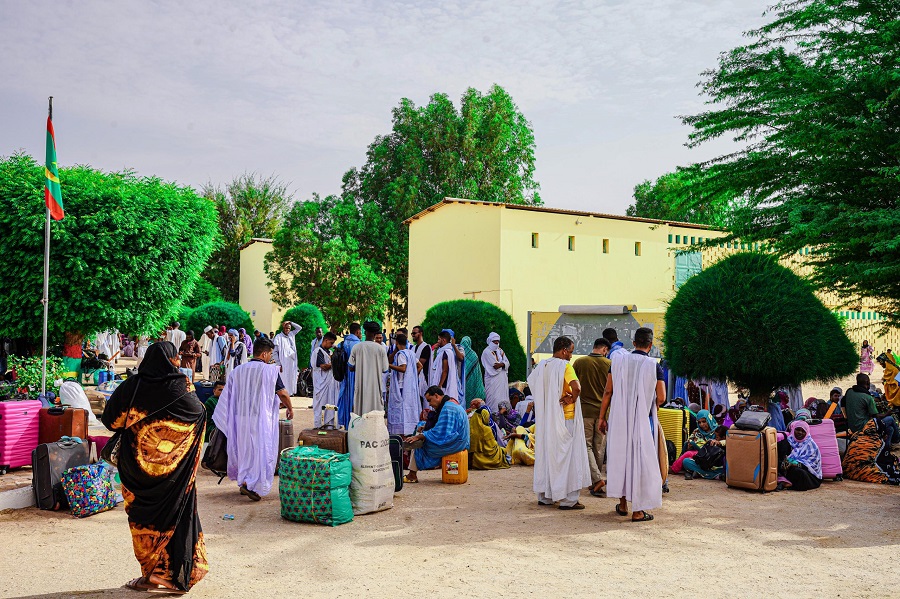 الأمين العام يشرف على إطلاق عملية نقل المدرسين لأماكن عملهم